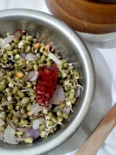 முளைக்கட்டிய பச்சைப்பயறு வெயிட் லாஸ் சாலட் செய்முறை முக்கிய புகைப்படம்