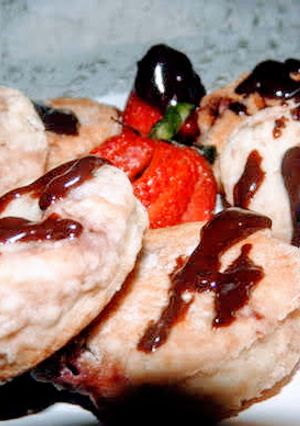 Una foto de Galletitas de frutilla y chocolate