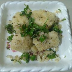 A picture of Suji Dhokla.