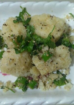 A picture of Suji Dhokla.
