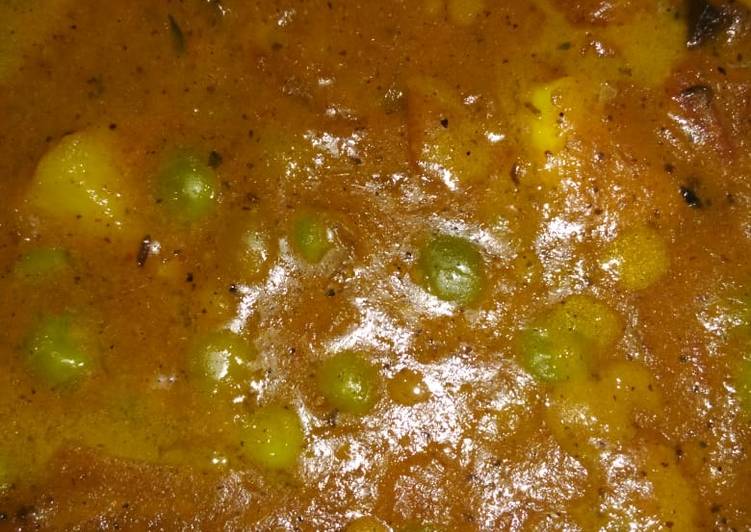 Simple Way to Prepare Homemade Aaloo matar curry