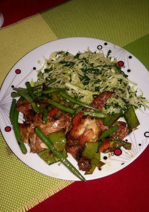 A picture of Star fried chicken & steamed cabbages.