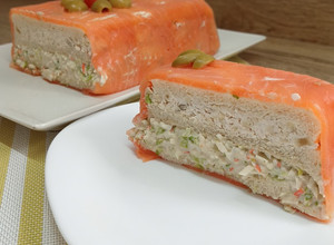 Foto principal de Pastel frío con pan de molde y salmón