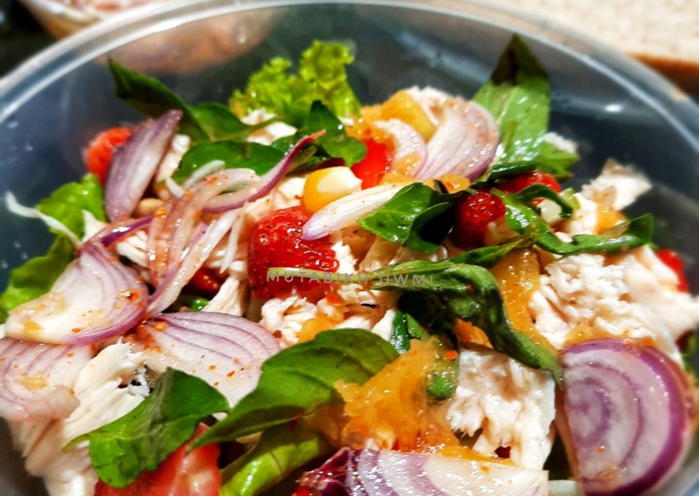 Vegetable salad with Thai dressing