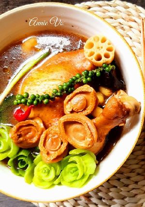 Hình của món Canh gà và bào ngư tiềm.
