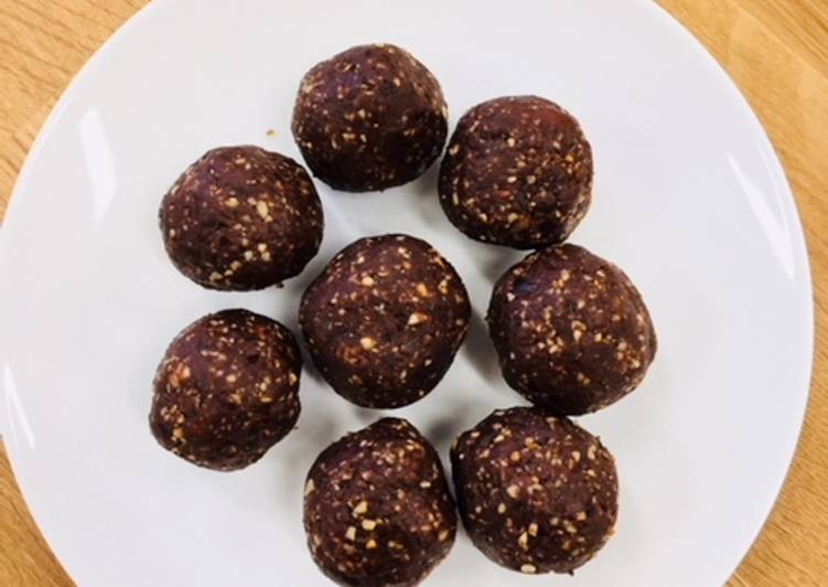 Recipe: Delish Chocolate nutty energy balls