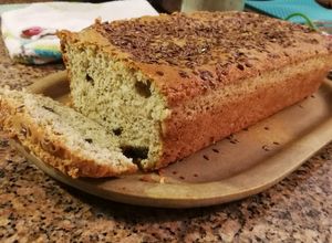 Una foto de Almond bread with green olives (0 Carbs)