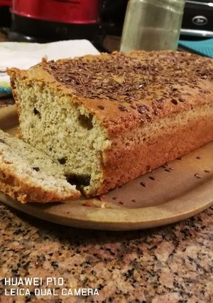 Una foto de Almond bread with green olives (0 Carbs)