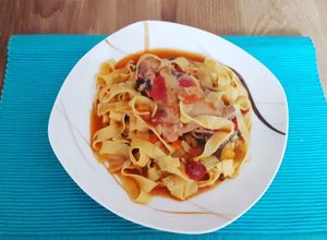 O poză a rețetei Ostropel de pui cu tagliatelle.