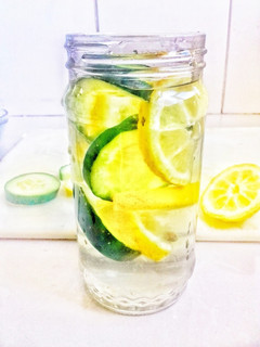 A picture of Lemon Cucumber Water.
