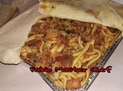 Una foto di pizza con la salsiccia