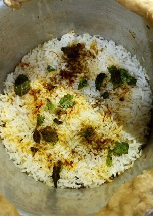શાહી બિરયાની (Sahi Biryani Recipe In Gujarati) રેસીપી મુખ્ય ફોટો