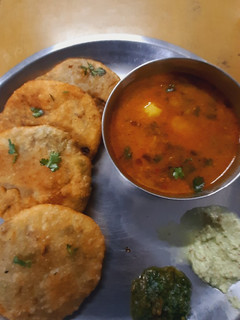 मटर कचौड़ी (Matar kachori recipe in hindi) रेसिपी मुख्य फोटो