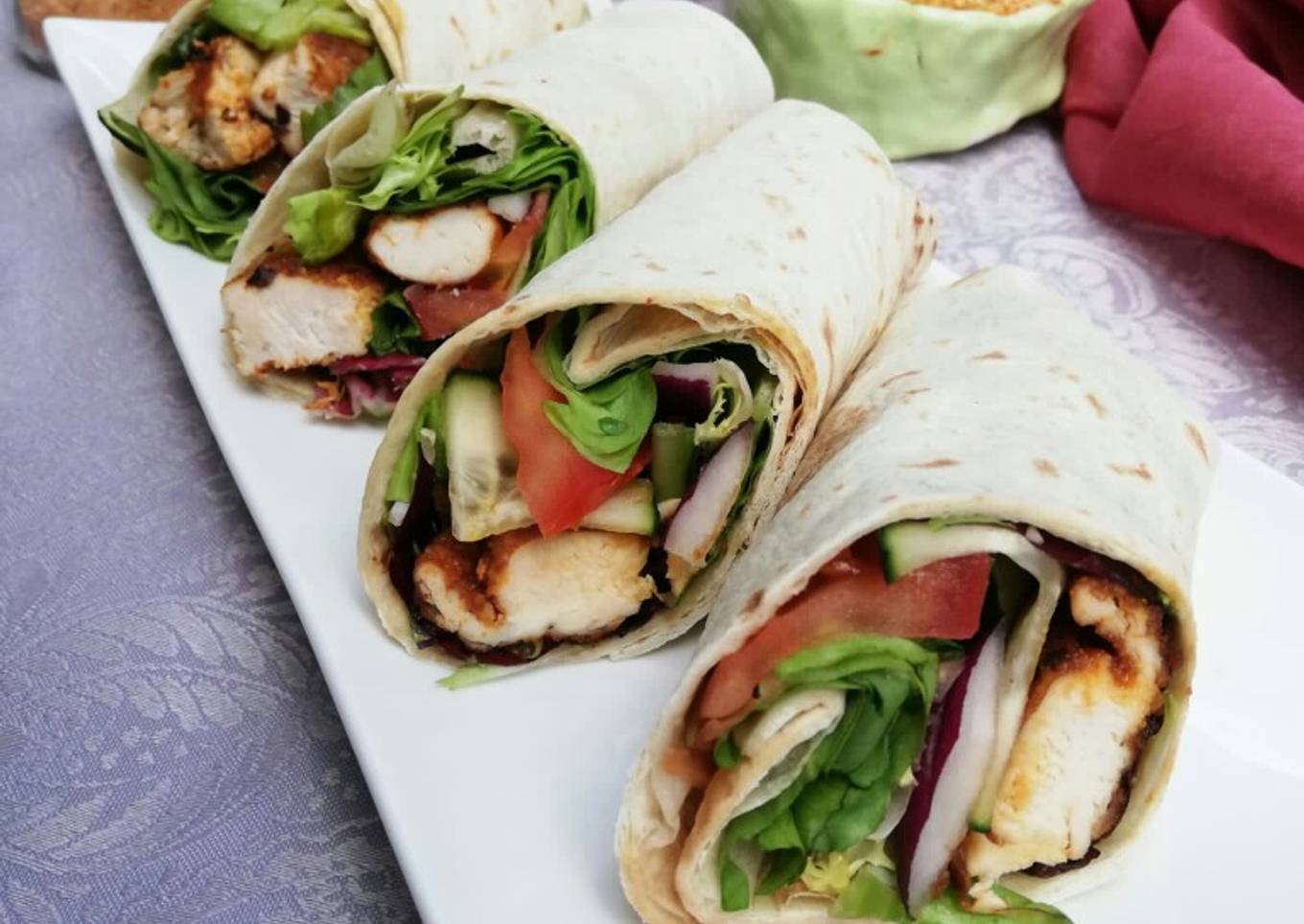Wraps de pollo con especias Suya