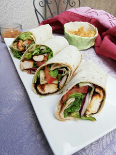 Una foto de Wraps de pollo con especias Suya