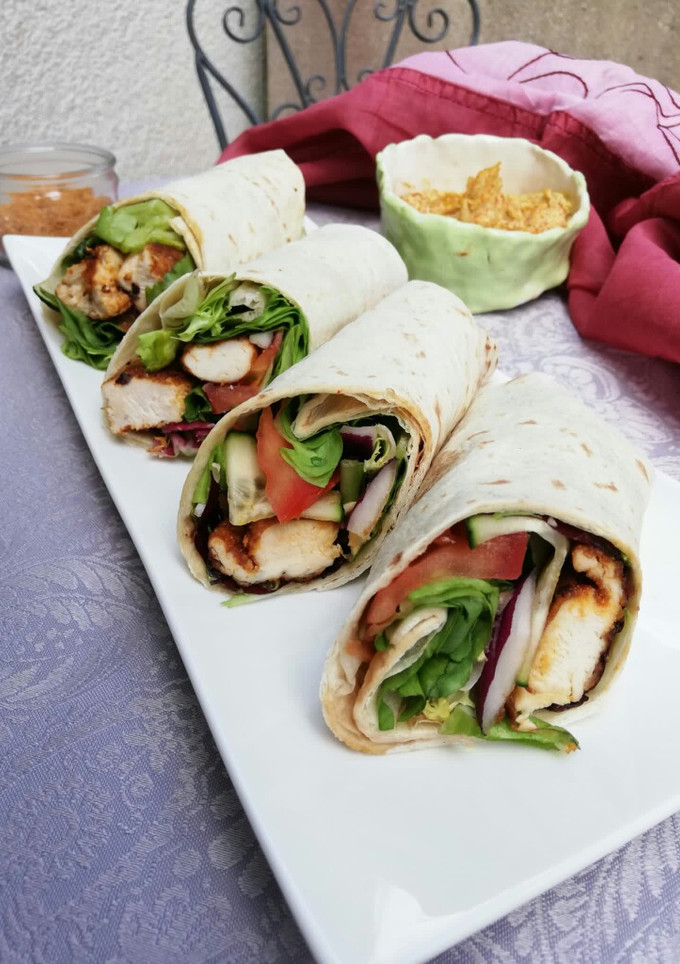 Una foto de Wraps de pollo con especias Suya