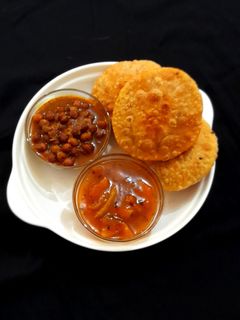 उड़द दाल कचौड़ी (Urad dal kachori recipe in Hindi) रेसिपी मुख्य फोटो