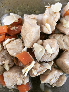 Una foto de Pollo con almendras