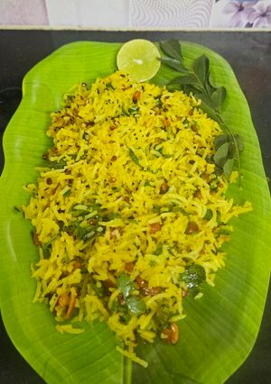 A picture of Lemon rice.
