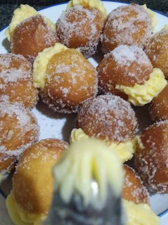 Una foto de 🔥Borlas de fraile y crema pastelera🔥