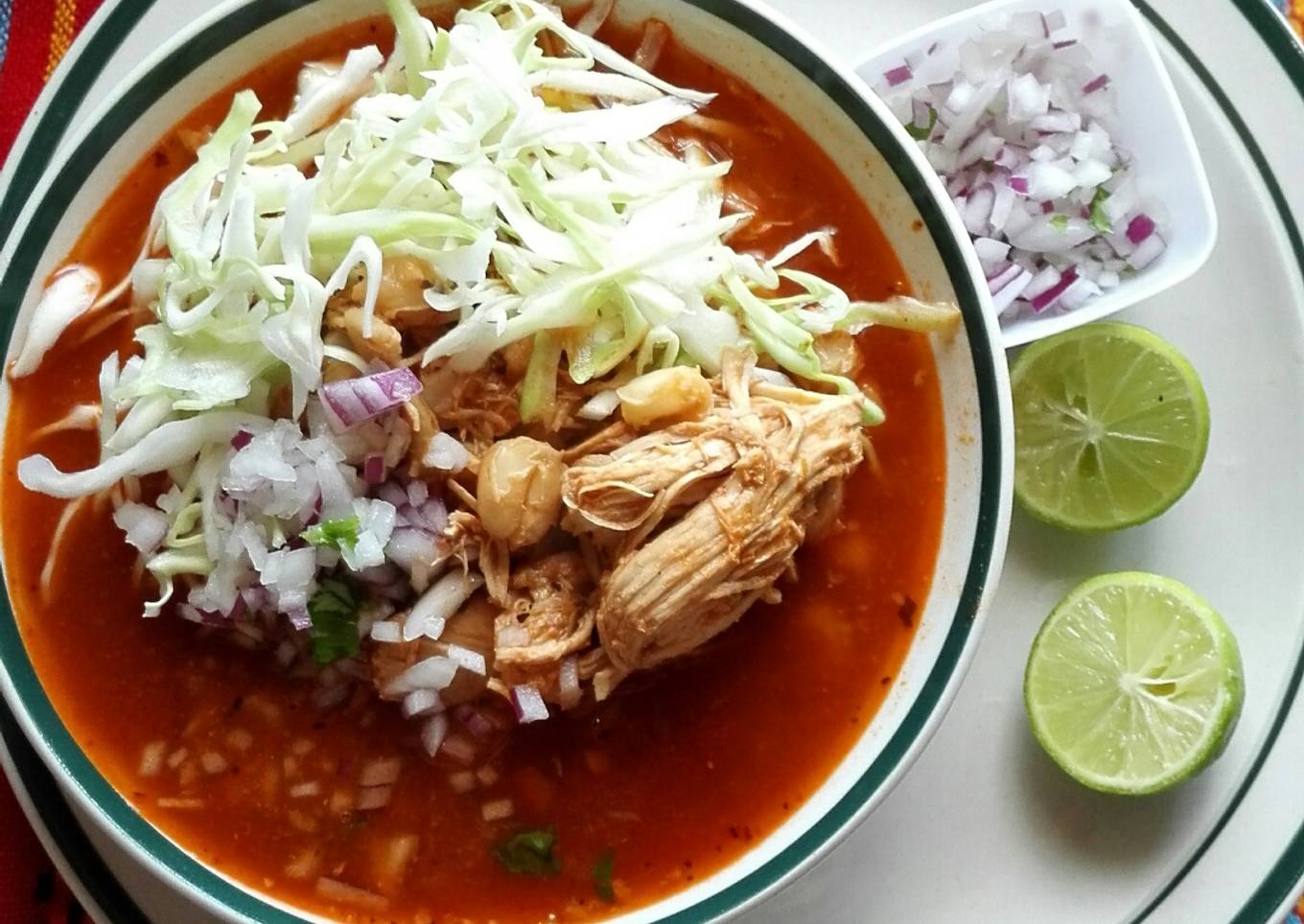Pozole rojo de pollo