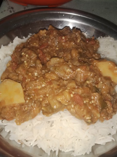 A picture of Bangan aloo With boiled rice.