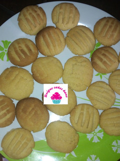 A picture of Lebanese cookies.