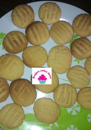 A picture of Lebanese cookies.