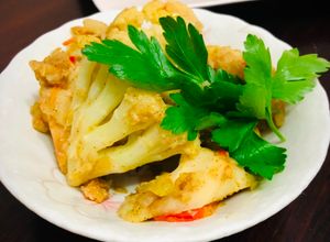 Una foto de Papas salteadas y coliflor al estilo indio Nepal Japonés ALOO GOBI o SABZI🇮🇳🇳🇵🇺🇾🇯🇵サブジ（アルーゴビ）