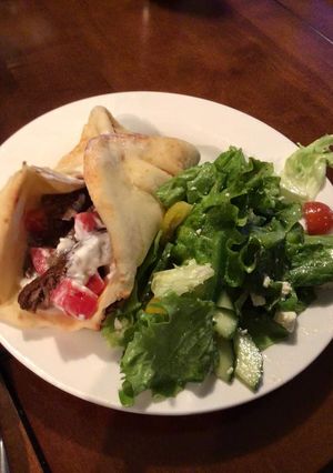 A picture of Chicken pita.