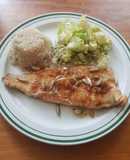 Filete de trucha asalmonada con salsa de chile seco y pepitas