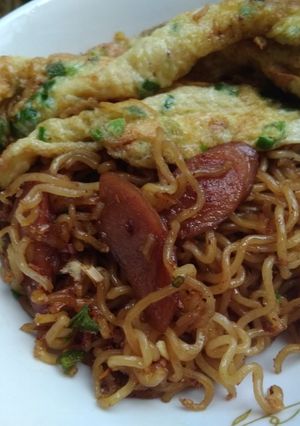 Foto resep Indomie goreng sosis sambal matah
