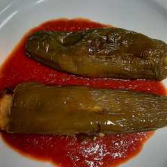 รูปของ Pimientos verdes rellenos de tortilla de patatas