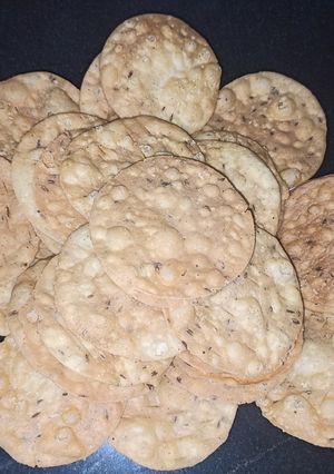 મેંદા ની પૂરી (Maida Poori Recipe In Gujarati) રેસીપી મુખ્ય ફોટો
