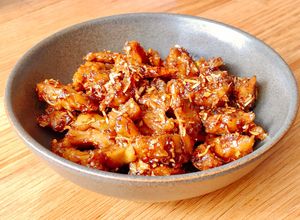 Hình của món 🌱 Mì Căn Xào Sả Ớt (Vegan).