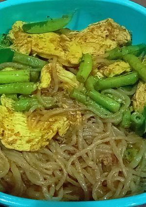 รูปของ เส้นบุกสาหร่ายผัดพริกแกงใต้,อกไก่นุ่ม - คีโต(เถื่อน)