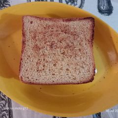 A picture of Cheese spread egg sandwich.