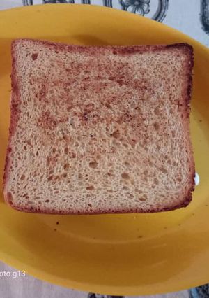 A picture of Cheese spread egg sandwich.