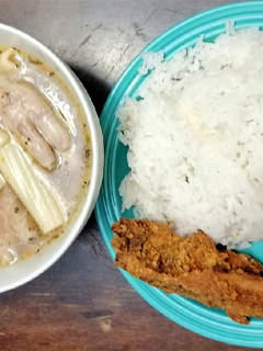 Una foto de Caldo de Pollo & Pollo Frito