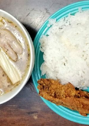 Una foto de Caldo de Pollo & Pollo Frito