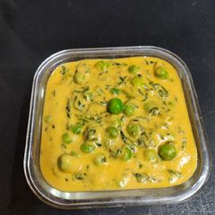 A picture of Methi malai matar.