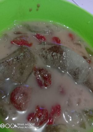 Foto resep Es strawberry susu manis ala mommy