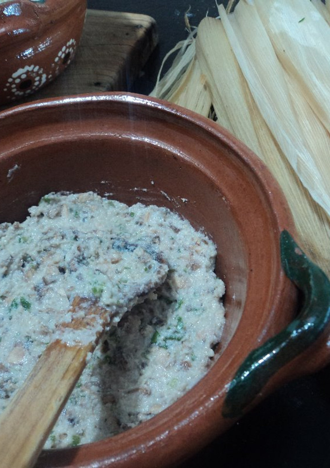 Una foto de Tamal de cazuela con salsa de birria para las posadas las correa