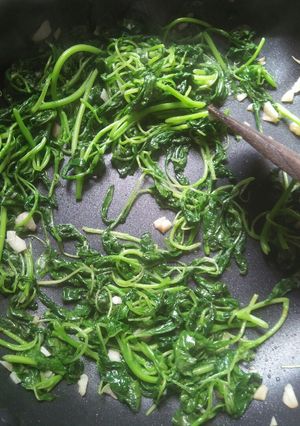 Foto resep Tumis bayam bawang putih