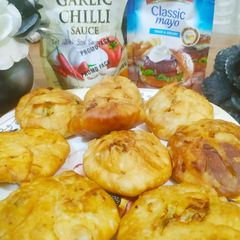 A picture of Aloo kachori.