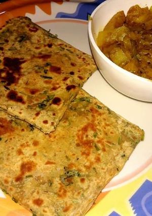 हरी मेथी मिक्स आटा, बेसन मिक्स पराठे रेसिपी मुख्य फोटो