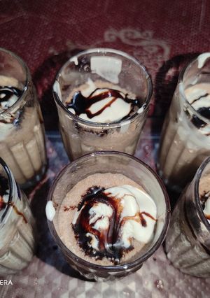 A picture of Chocolate Shake with Ice Cream.