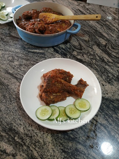 A picture of Spicy tomato fried fish sauce.