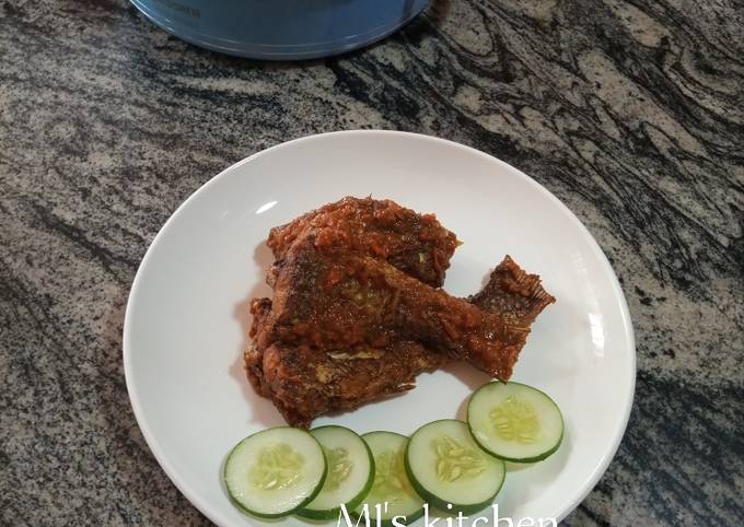 Spicy tomato fried fish sauce