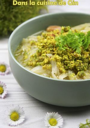 Une photo de Soupe amande et fenouil et son topping